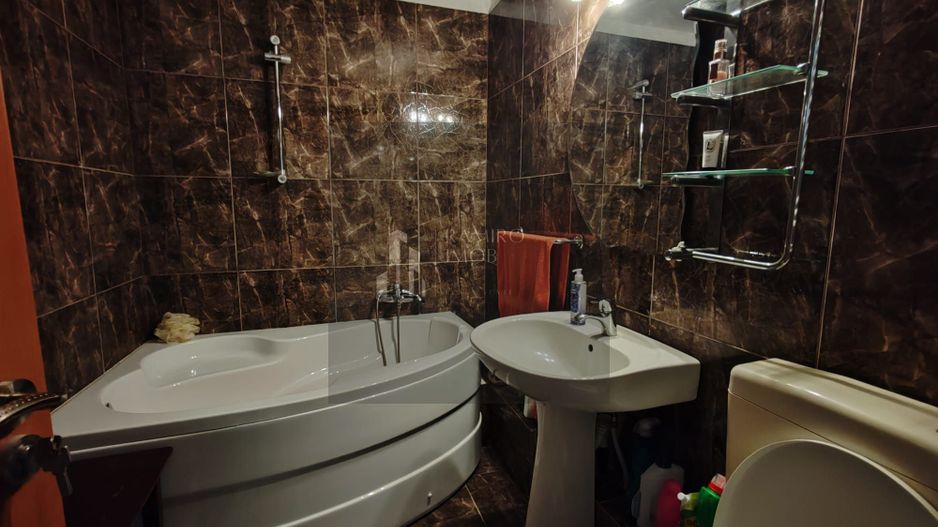 Apartament 2 camere, str Vicina, decomandat, 61 mp - Poză 9