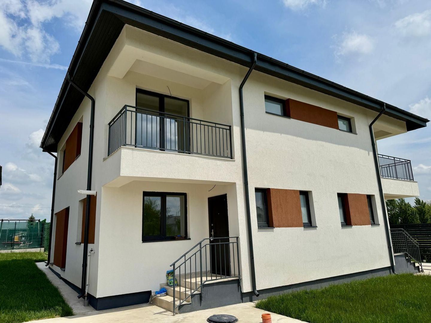 Vilă duplex modernă P+1 cu curte proprie | Otopeni | comision 0% - Poză 1