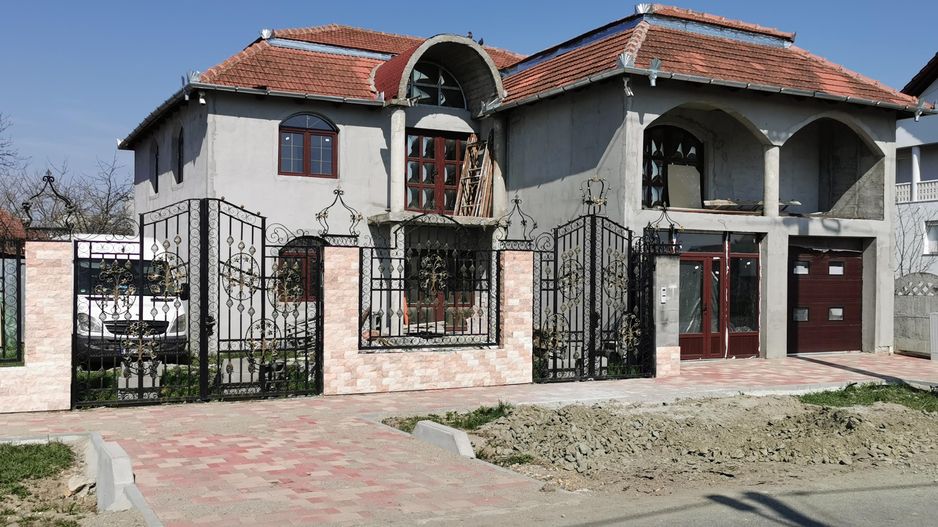 Casă in Sannicolau Mare 5 camere  zona Central - Poză 1