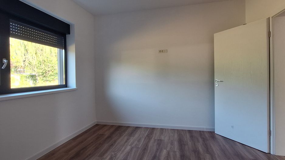 Casa individuala parter cu garaj - Dumbravita - Poză 20