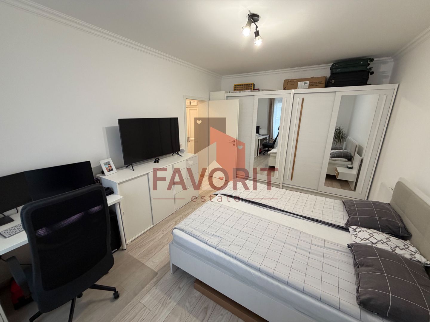 Disponibil imediat. Mobilat si utilat. Gradina proprie 29 mp - Poză 9