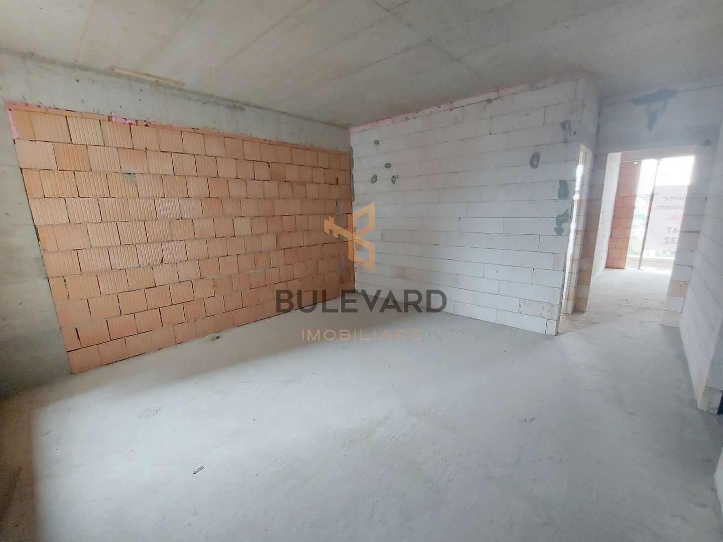 Apartament cu 2/3 camere cu finisaje incluse,  zona strazii  Piata 1 Mai! - Poză 4