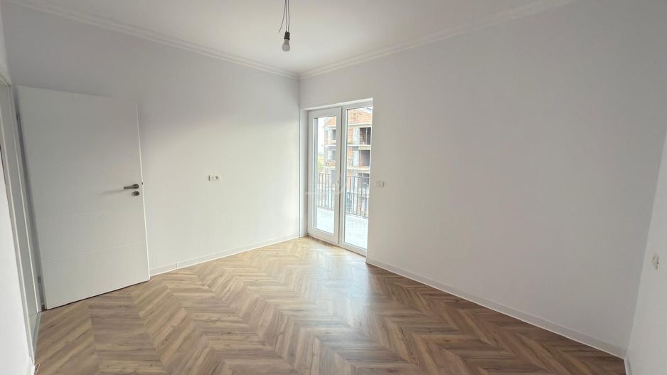 Asfalt. Loc de parcare. - Poză 9