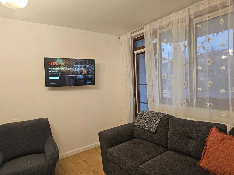 De vanzare apartament 3 camere mobilat, etaj 2, zonă liniștită, 88.000 euro - Poză 5