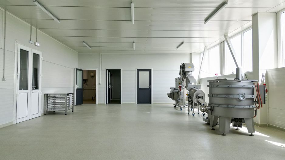 Oportunitate investiție: Livadă de Cireși și Hală - Poză 10