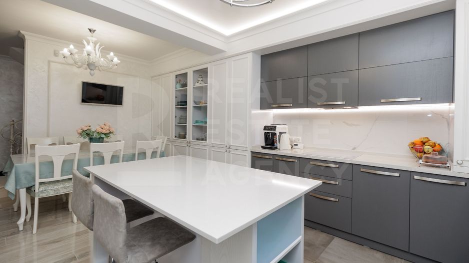 Vânzare,casă, 3 nivele, str. Nicolae Sulac , Codru - Poză 5