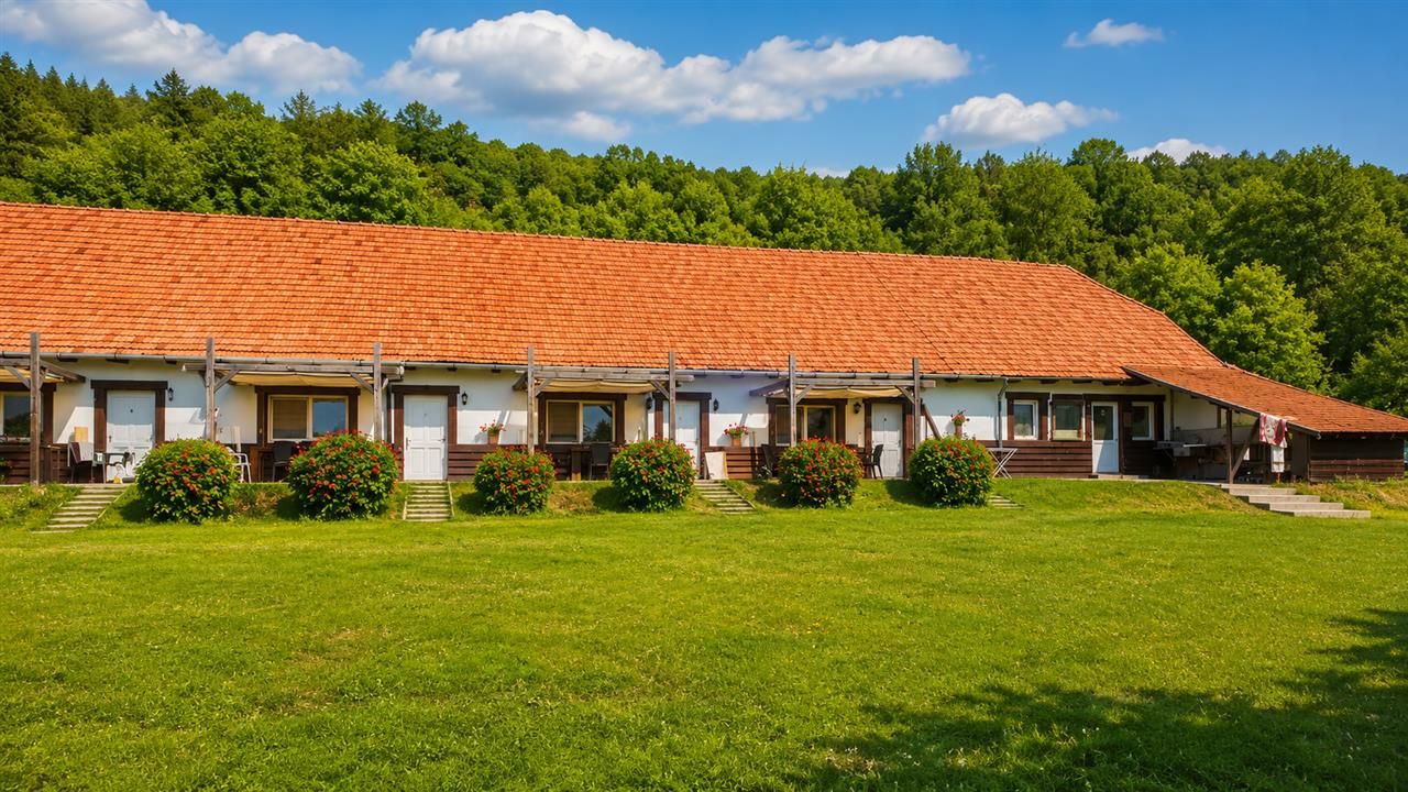 Transilvania Camping, domeniu de 14.400mp,Sanmarghita de Mures:2cladiri, apartam - Poză 1