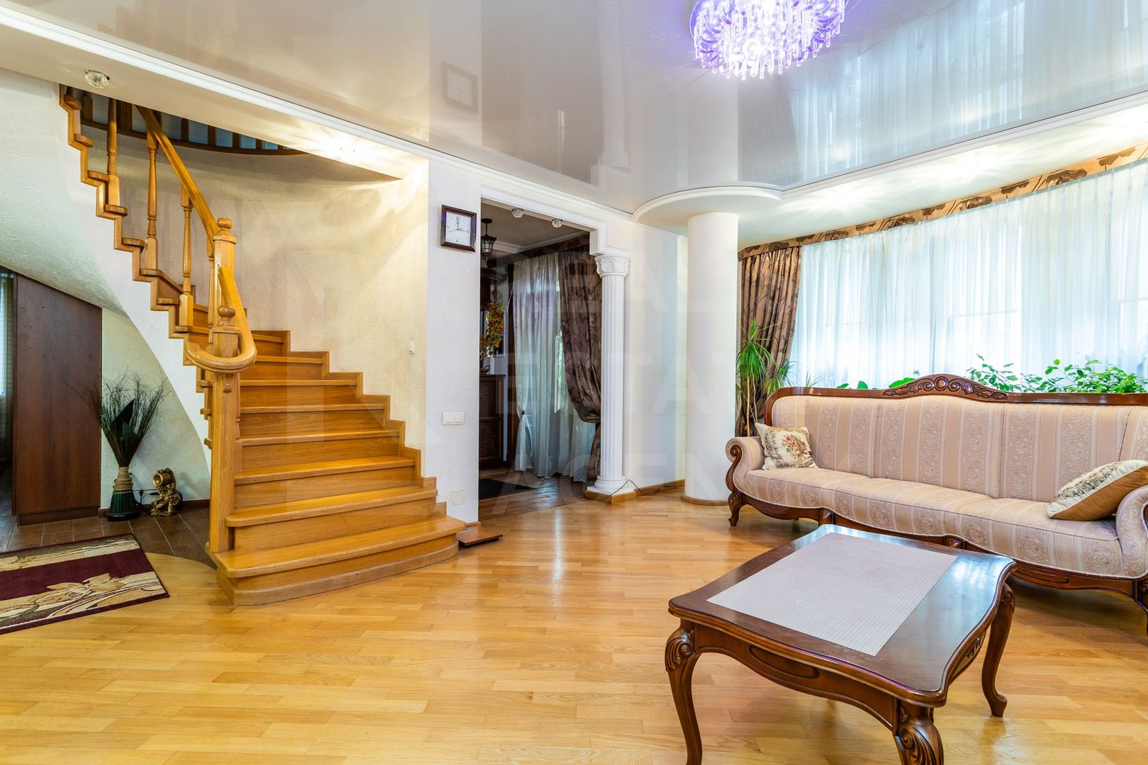 Vânzare, casă, 2 nivele, 6 camere, strada Luceafărul, Ciorescu - Poză 2