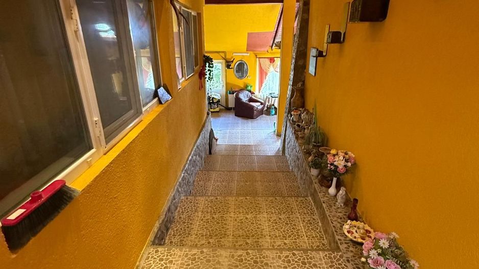 Vila S+P+1,+ garaj inchis + terasa si teren intravilan 6300 mp - Poză 29
