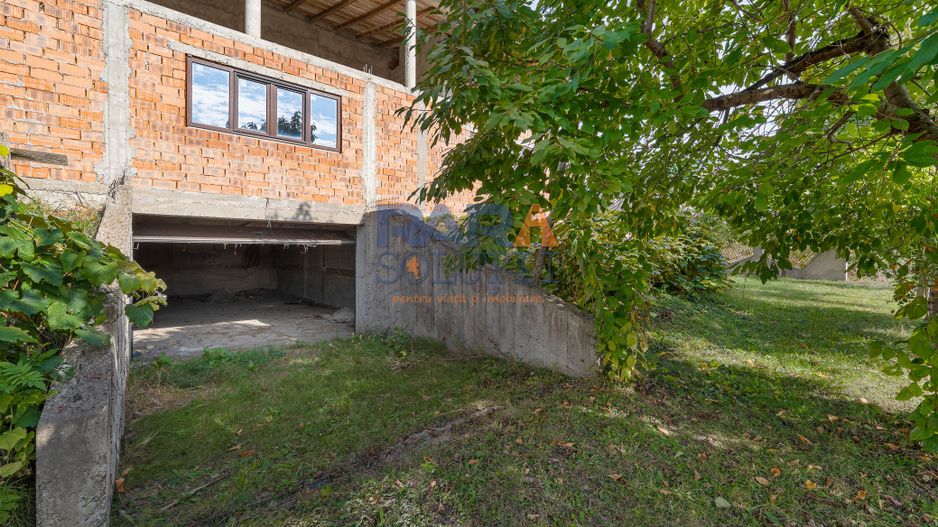 Casă P+1E, 402 mp, teren 3.600 mp, 17 km de Roman - PREȚ LA OFERTĂ! - Poză 18