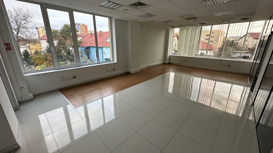 Spatiu de birouri la artera - Poză 2