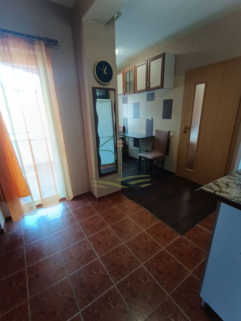 Garsonieră de inchiriat, luminoasă, cu balcon și loc de parcare - Poză 3