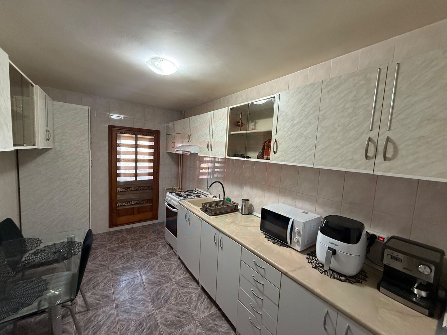 APARTAMENT 3 CAMERE, I.C. FRIMU, 450 €/LUNĂ - Poză 15