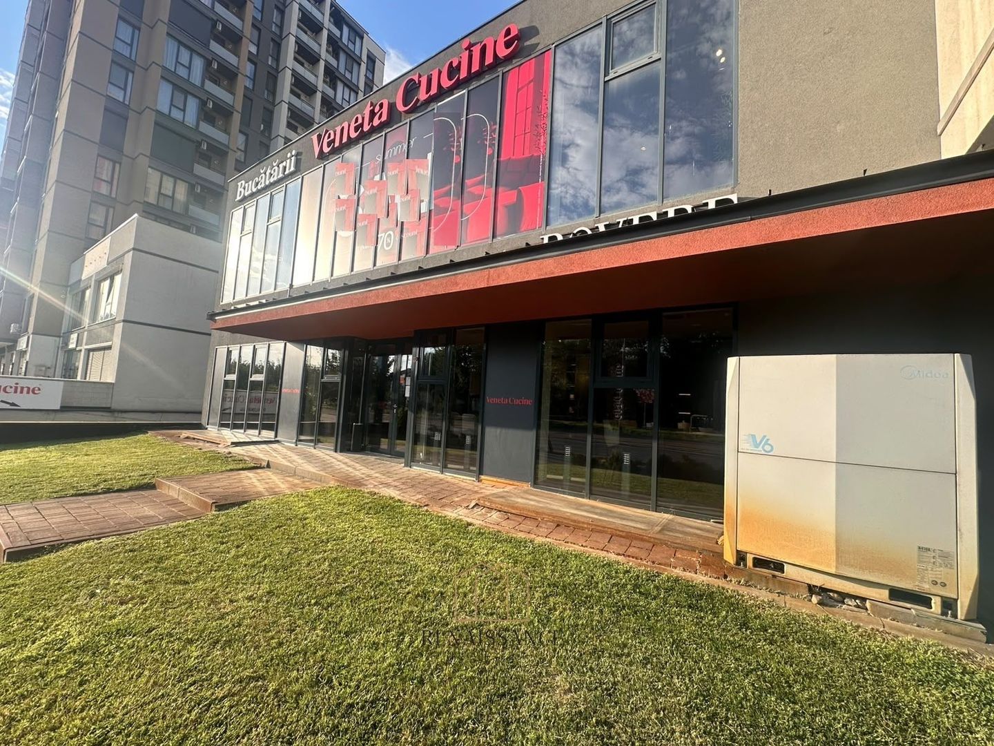 Rebreanu Spatiu Comercial Lux | S+P+1E 876mp | 9 Parcari Subterane - Poză 3