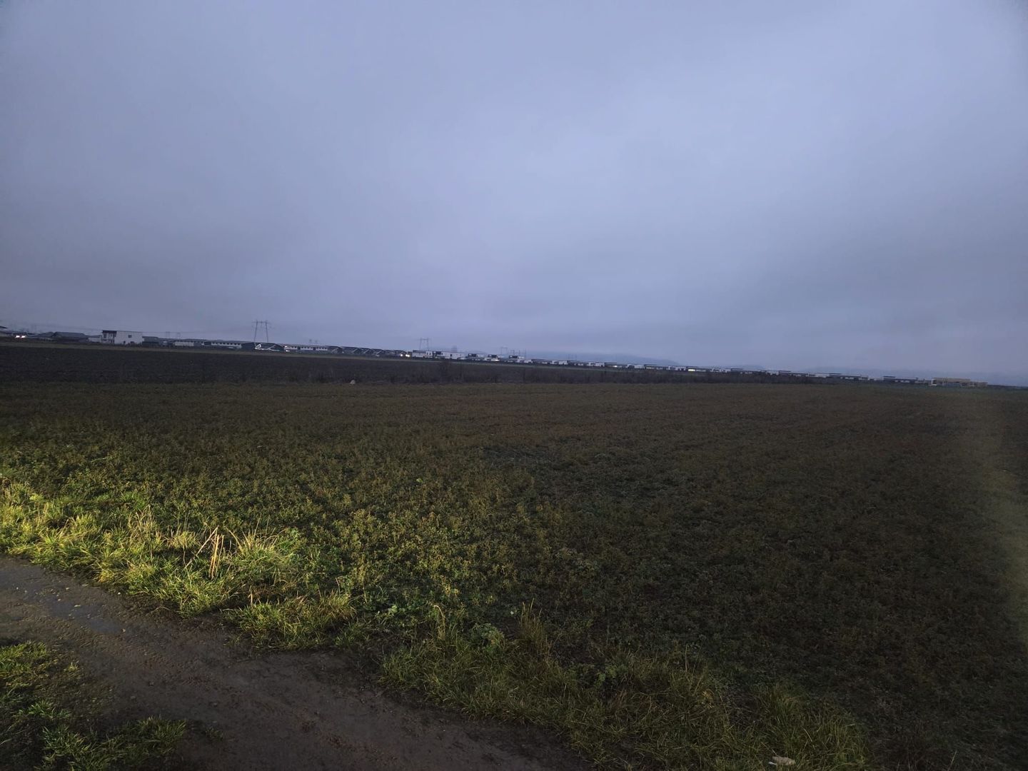 Teren cartier Izvor langa Brasov - Poză 6