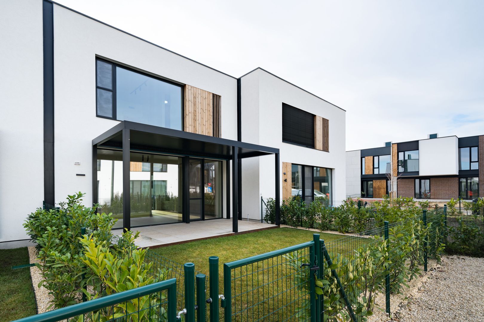 Vila tip UV03 mobilata complet in Amber Forest-prima inchiririere - Poză 3