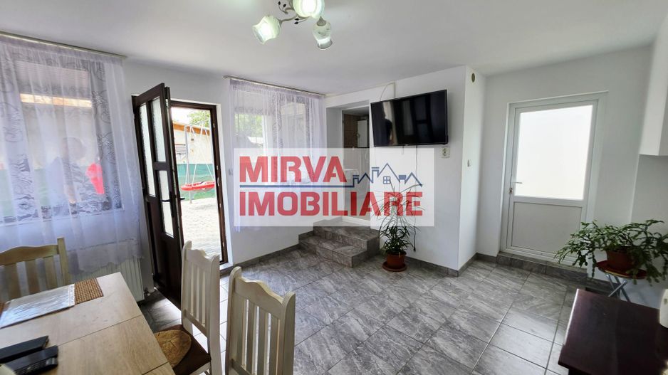 🏡 Casă renovată cu 6 camere, teren 557 mp – Berceni, Prahova - Poză 34