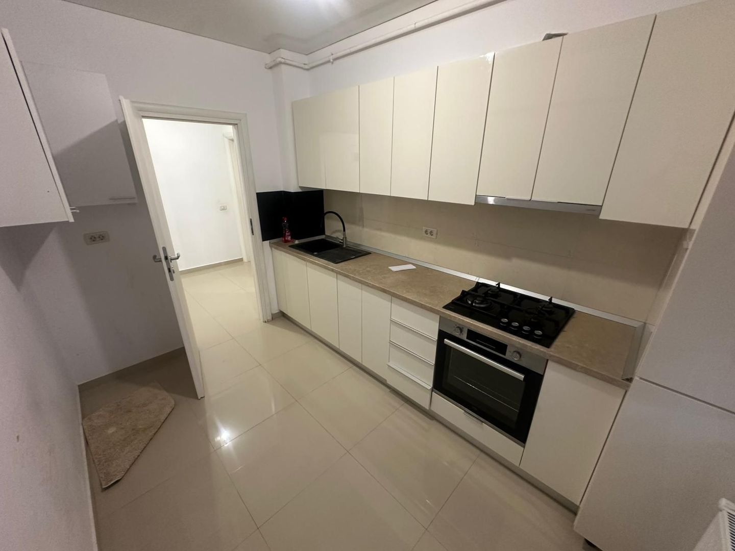 AP. 2 CAMERE - PARCARE INCLUSA, BUCATARIE INCHISA, CENTRALA PROPRIE - Poză 1