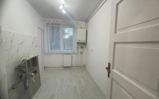 Apartament de vanzare cu 3 camere, balcon, etaj 1 -Zona Calea Dumbravii - Poză 5