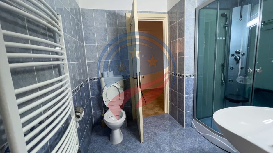 Vila superba cu cinci camere zona centrala - Poză 27