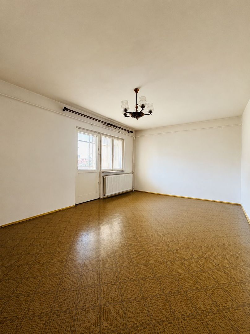 Apartament cu 2 camere, decomandat, Rogerius - Poză 1