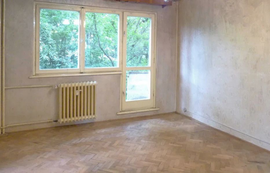 3 Camere în Astra Etaj 1 Vedere Liberă Necesită Renovare - Poză 1