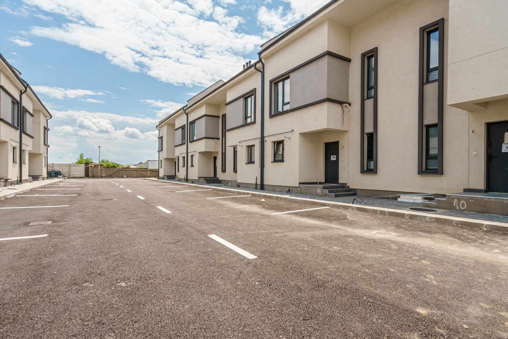 Case  P+1+M 140 mp Curte Parcare Tiparnitei Sect 5 Dedeman Giurgiului - Poză 5