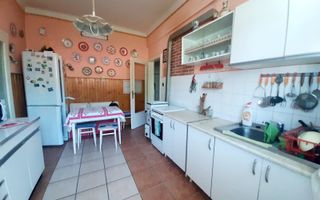 Apartament cu 3 camere si garaj in zona centrală - Poză 17