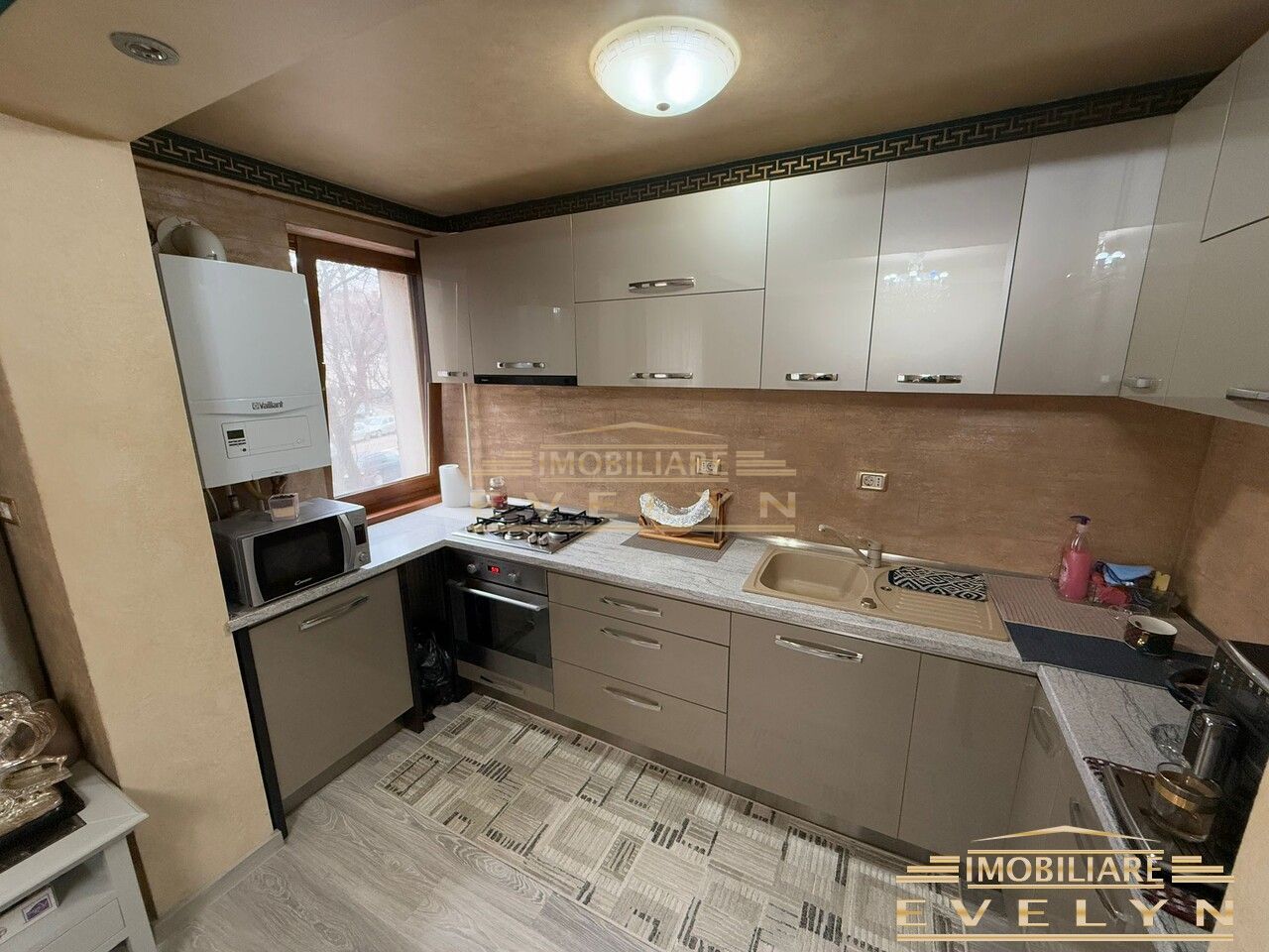 Apartament 3 camere transformat in 2 camere- Etaj 1 - Poză 3
