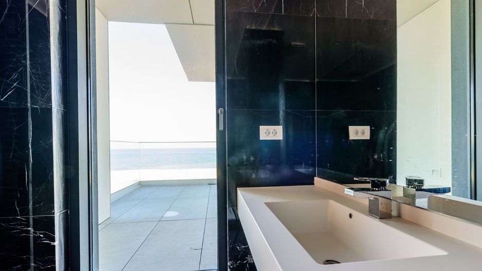 Apartament de 5 camere spațios, situat în zona Nord din Constanța - Poză 23