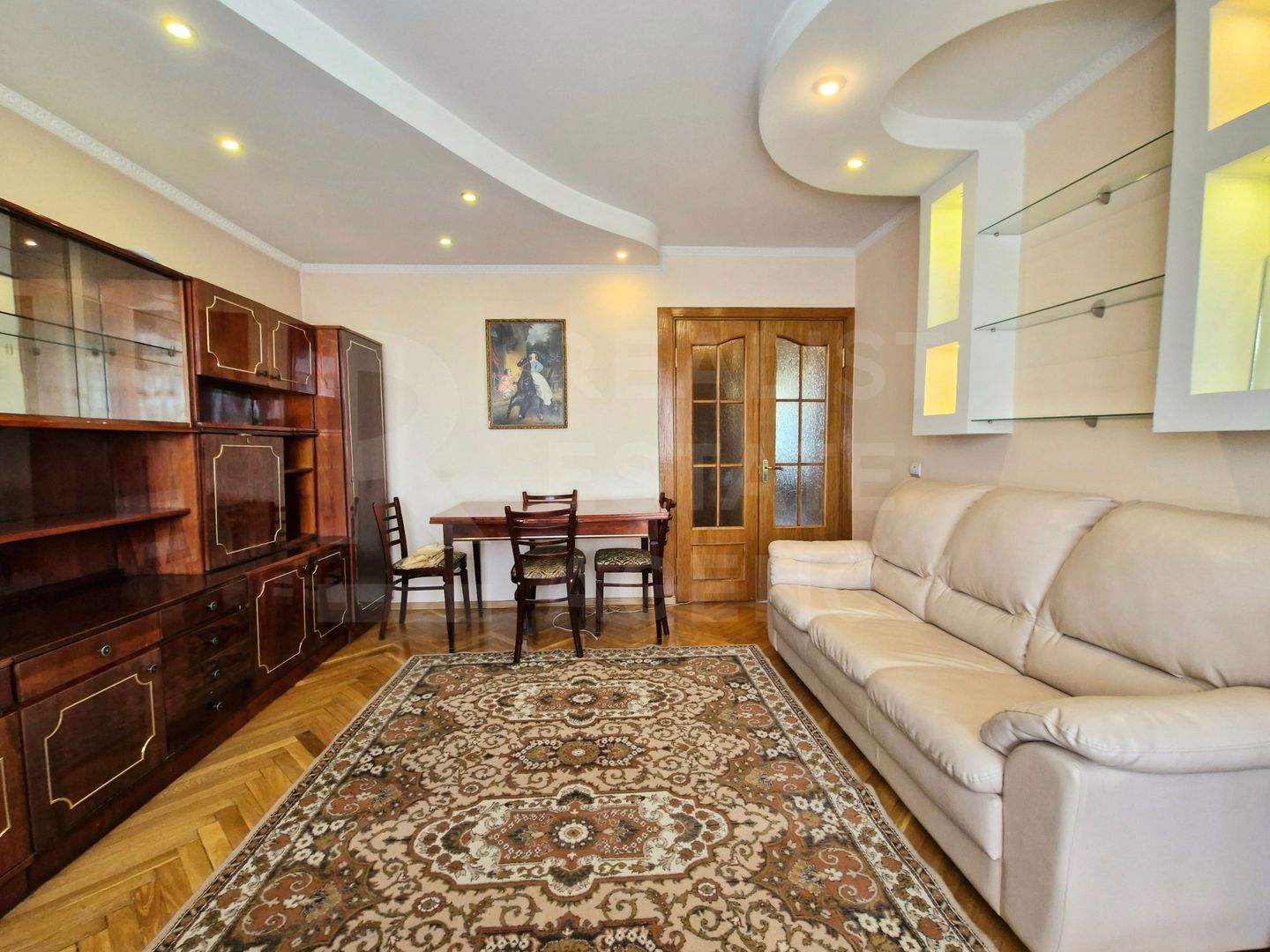 Chirie, apartament, 3 camere, Strada Calea Ieşilor, Sculeni - Poză 1