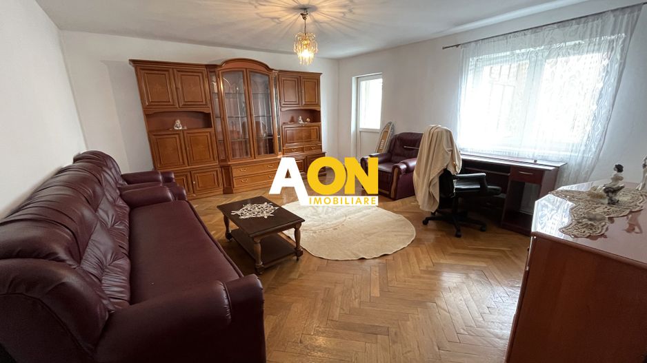 Apartament cu 3 Camere, Etaj Intermediar, Zona Cetate - Poză 3
