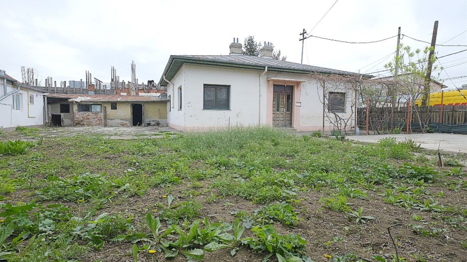 RAHOVA-Str. Muntii Carpati, cu pozitie de colt, casa si teren 580 mp. - Poză 5