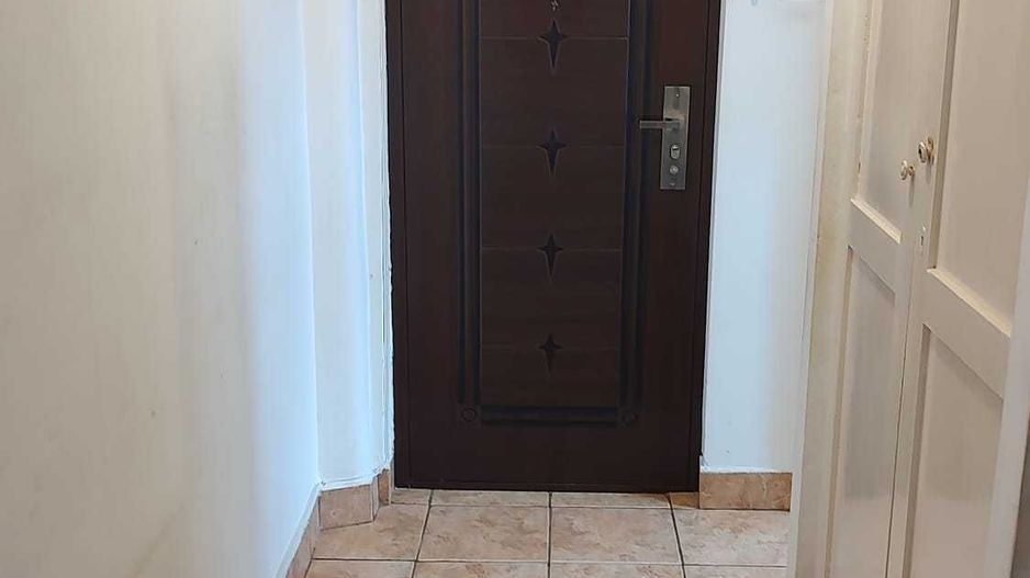 BRASADAS vinde ap 2 cam etaj 4/4 in zona 14 Mai. - Poză 1