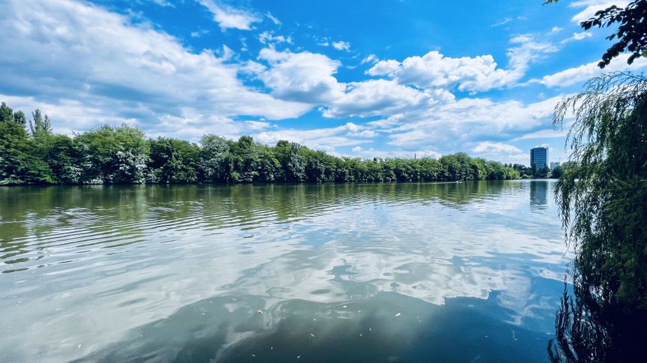 Teren 6000 mp pozitie deosebita lacul Baneasa adancime 140 m - Poză 1
