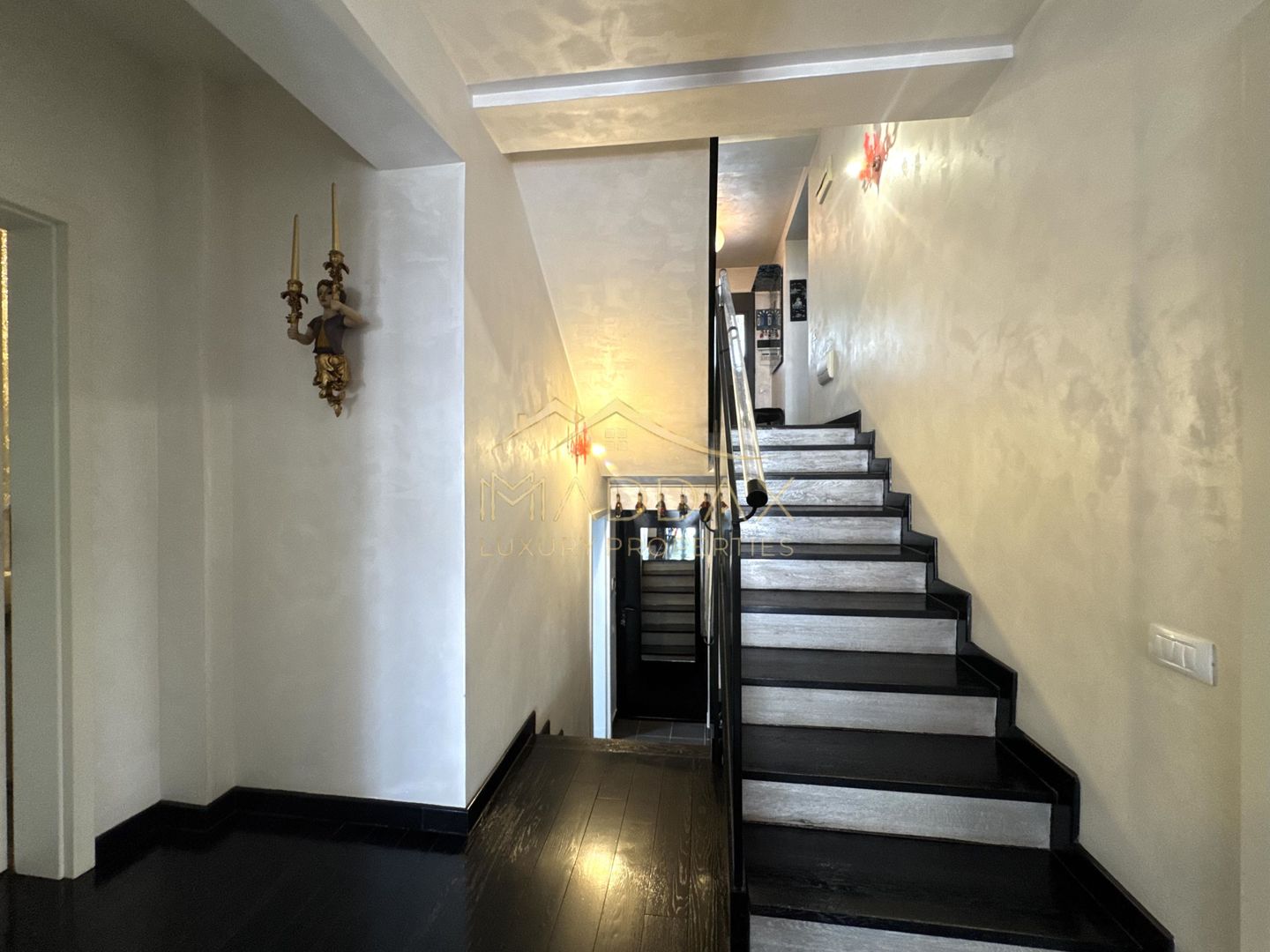 Vila cu 5 camere *344mp* + 800mp Teren // Zona Bucurestii Noi - Poză 23