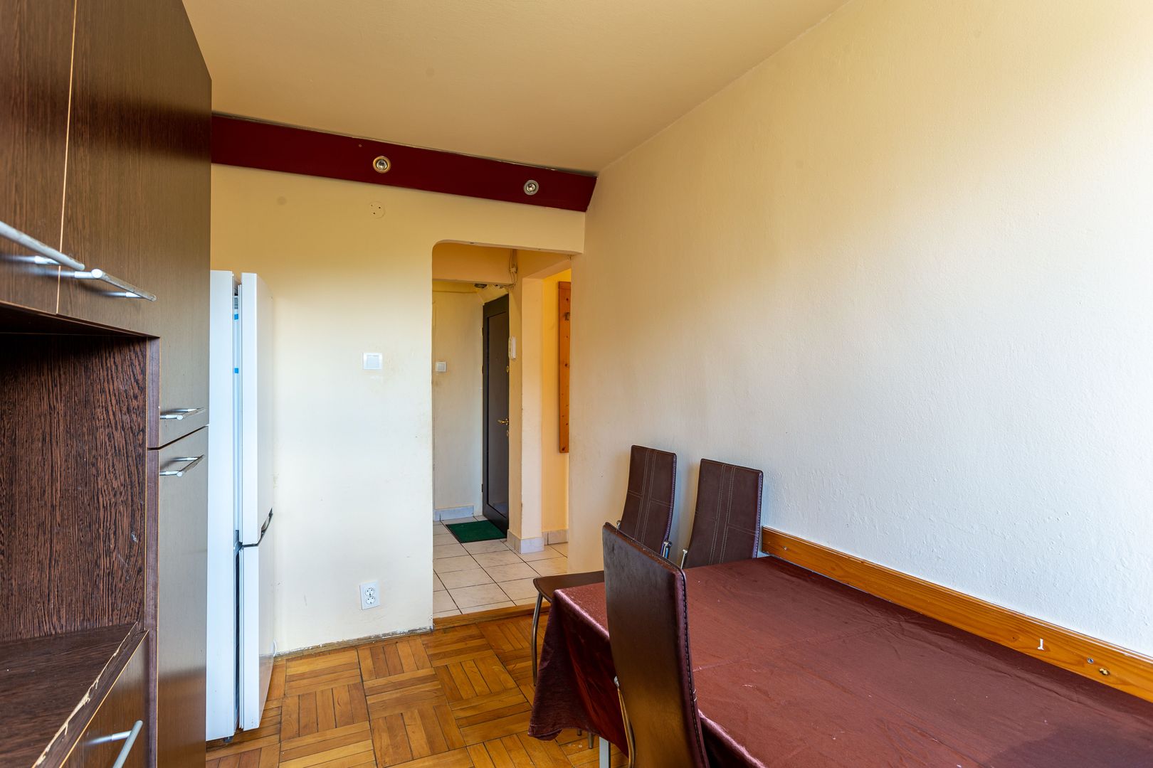 Ap cu 4 camere, la etajul 3, zona Kaufland, Banu Mărăcine - Poză 4