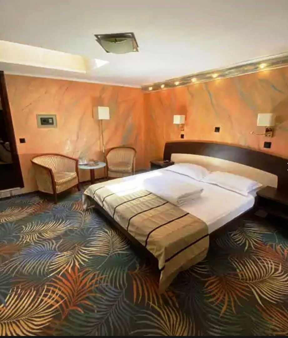 Pensiune cu 18 camere in centrul Brasovului - Poză 2