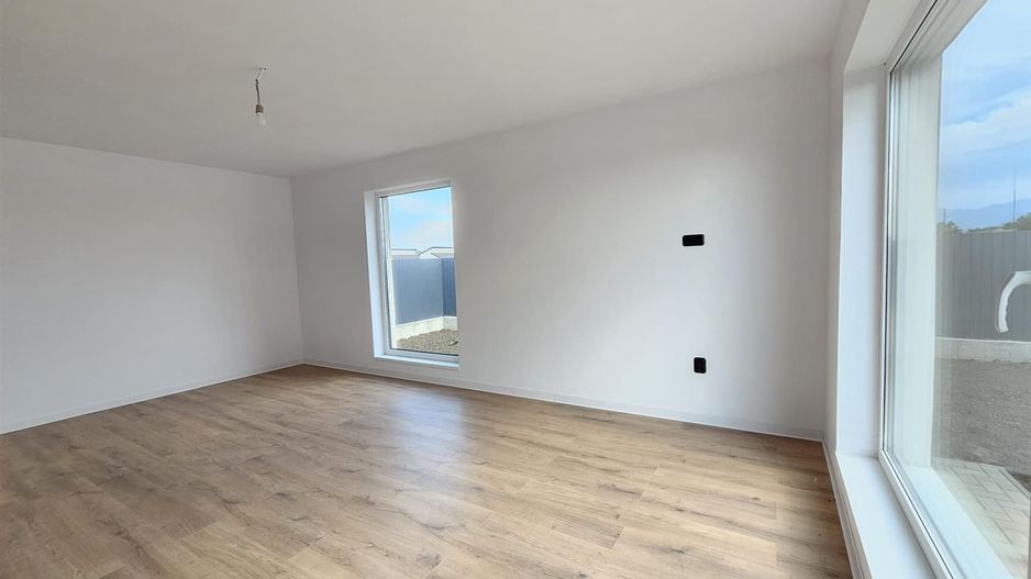 Casa Individuala cu 4 camere Sanpetru - Poză 2