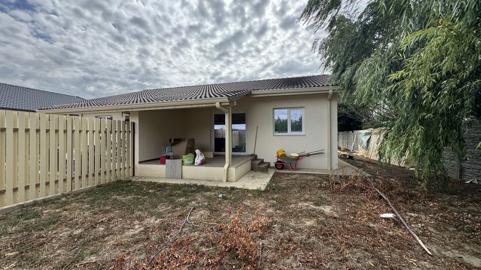 Sanmihaiu Roman, Duplex pe Parter, 3 camere,2 bai,terasa spatioasa - Poză 3