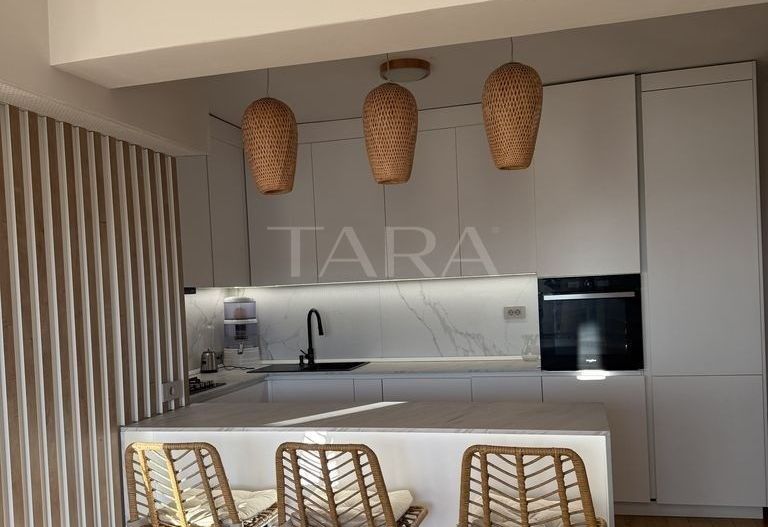 Apartament de lux cu terasă și priveliște - Poză 1