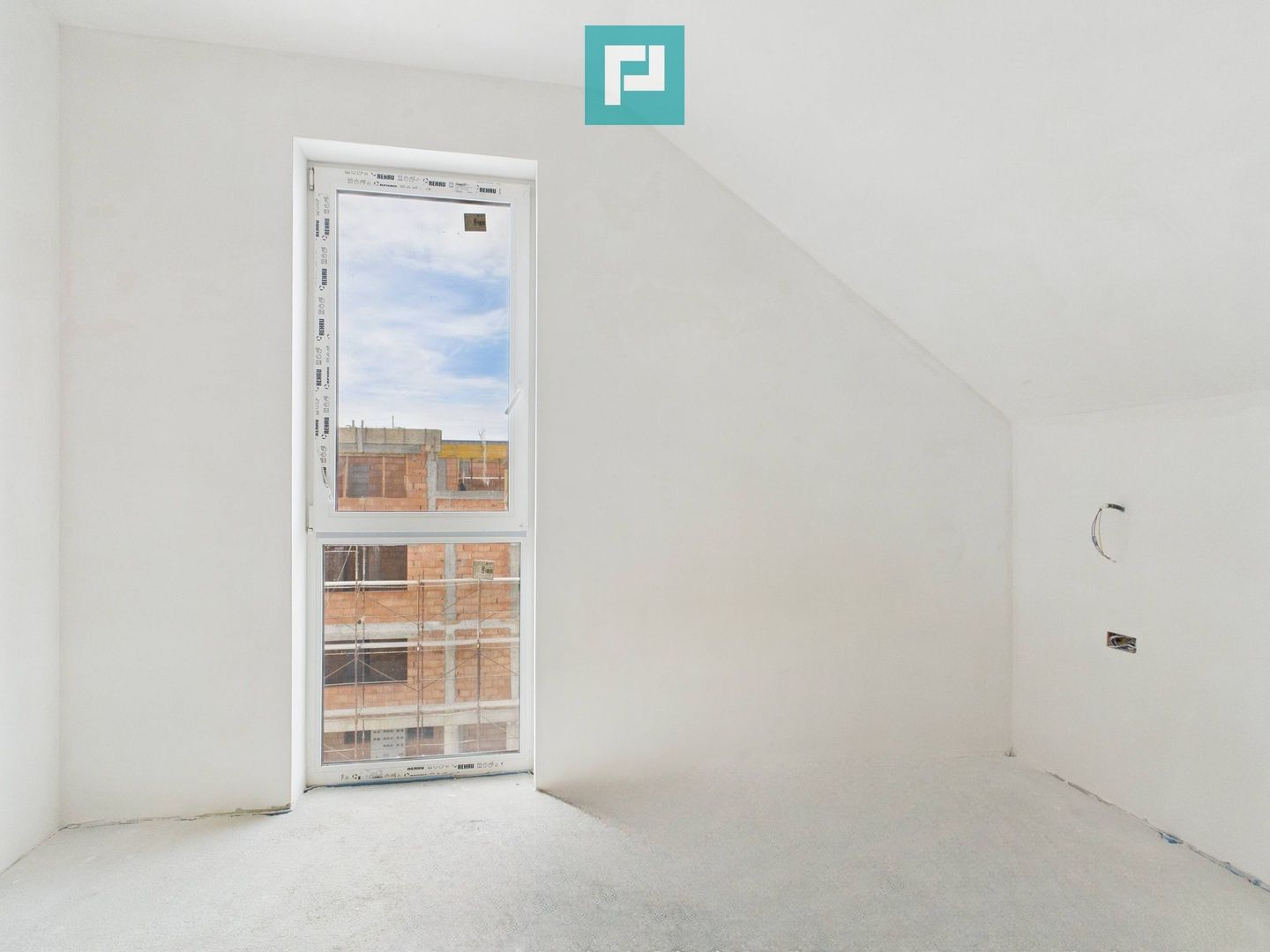 Apartament la mansardă în Freidorf - Shopping City - Poză 12