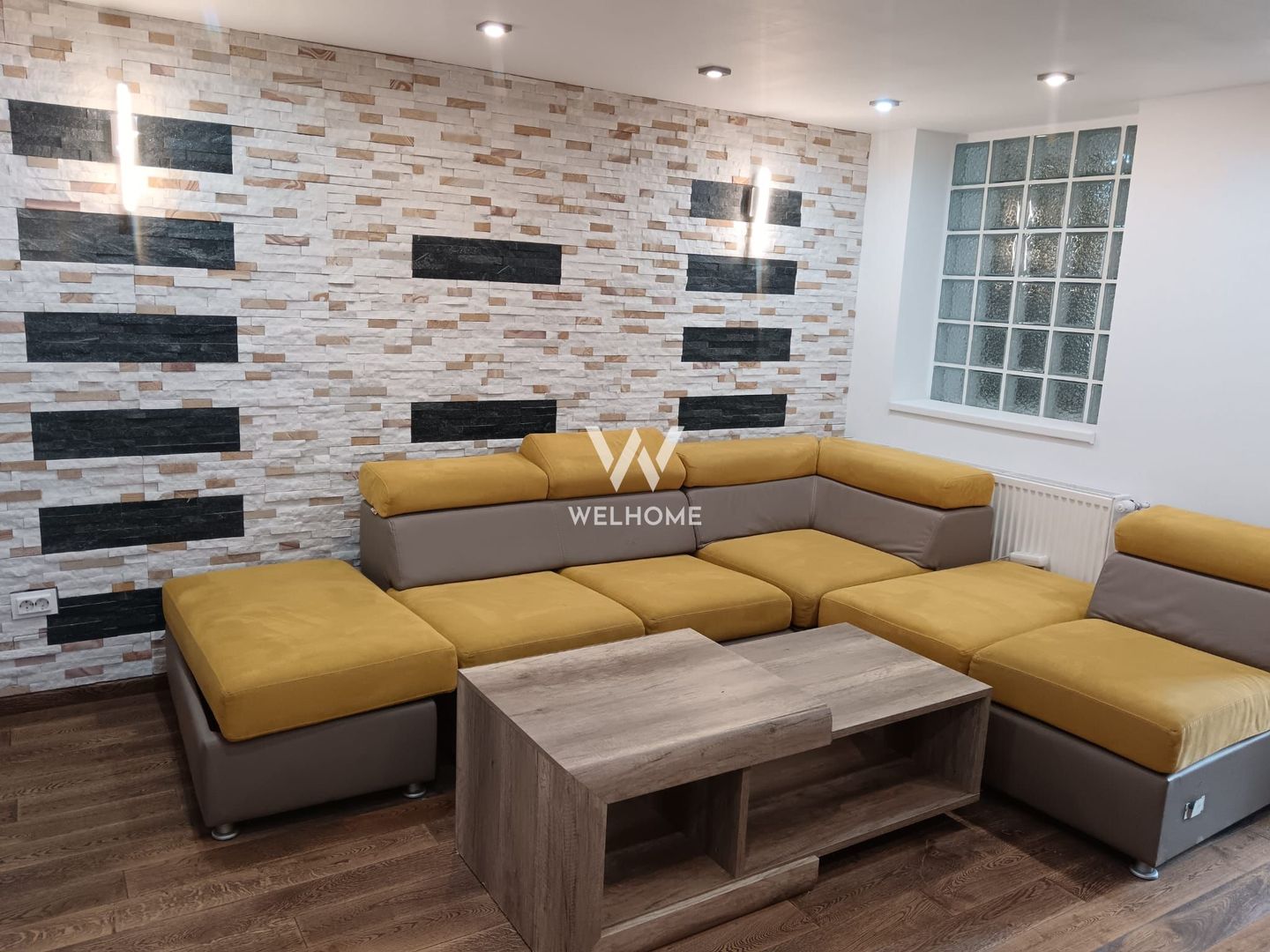 Casă individuală cu 2 apartamente separate, teren 650 mp, garaj și terasă - Poză 1