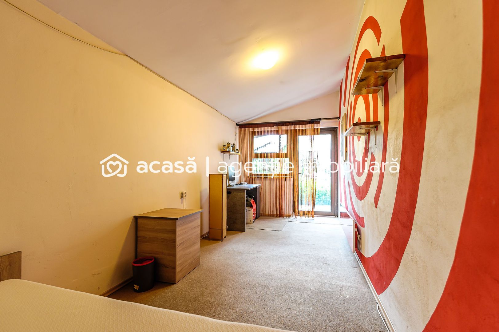 Apartament cu 2 camere, la curte comună, în Grădște. - Poză 3