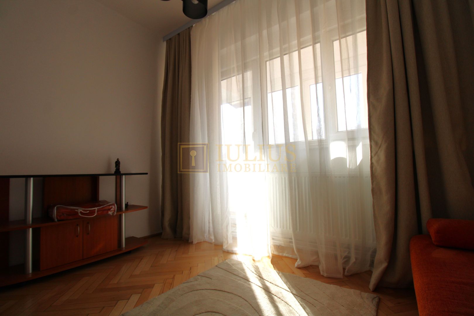 3 camere decomandate, balcon generos de 17 mp, bloc modernizat-Gh Lazăr - Poză 12