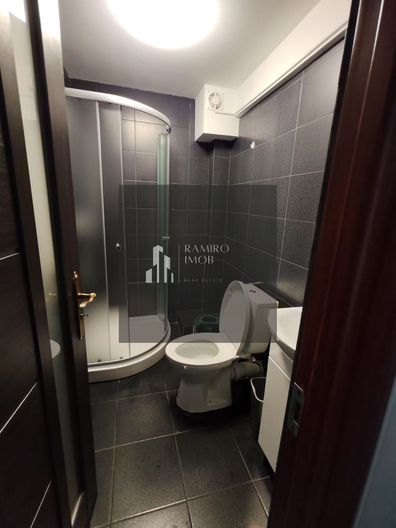 GARSONIERA 30MP, EROII REVOLUTIEI - Poză 12