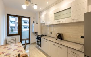 Coresi-Isaran apartament foarte spatios, 2 bai - Poză 3