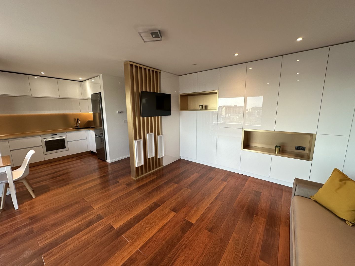 Apartament la prima inchiriere - Poză 4