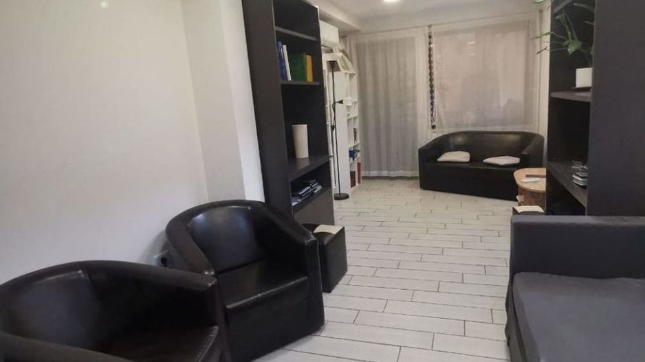 APARTAMENT CU TERASA SI CURTE | GORJULUI | APUSULUI - Poză 2