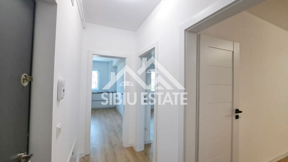 Apartament Sibiu 3 camere, 2 bai, terasa si boxa - Poză 2